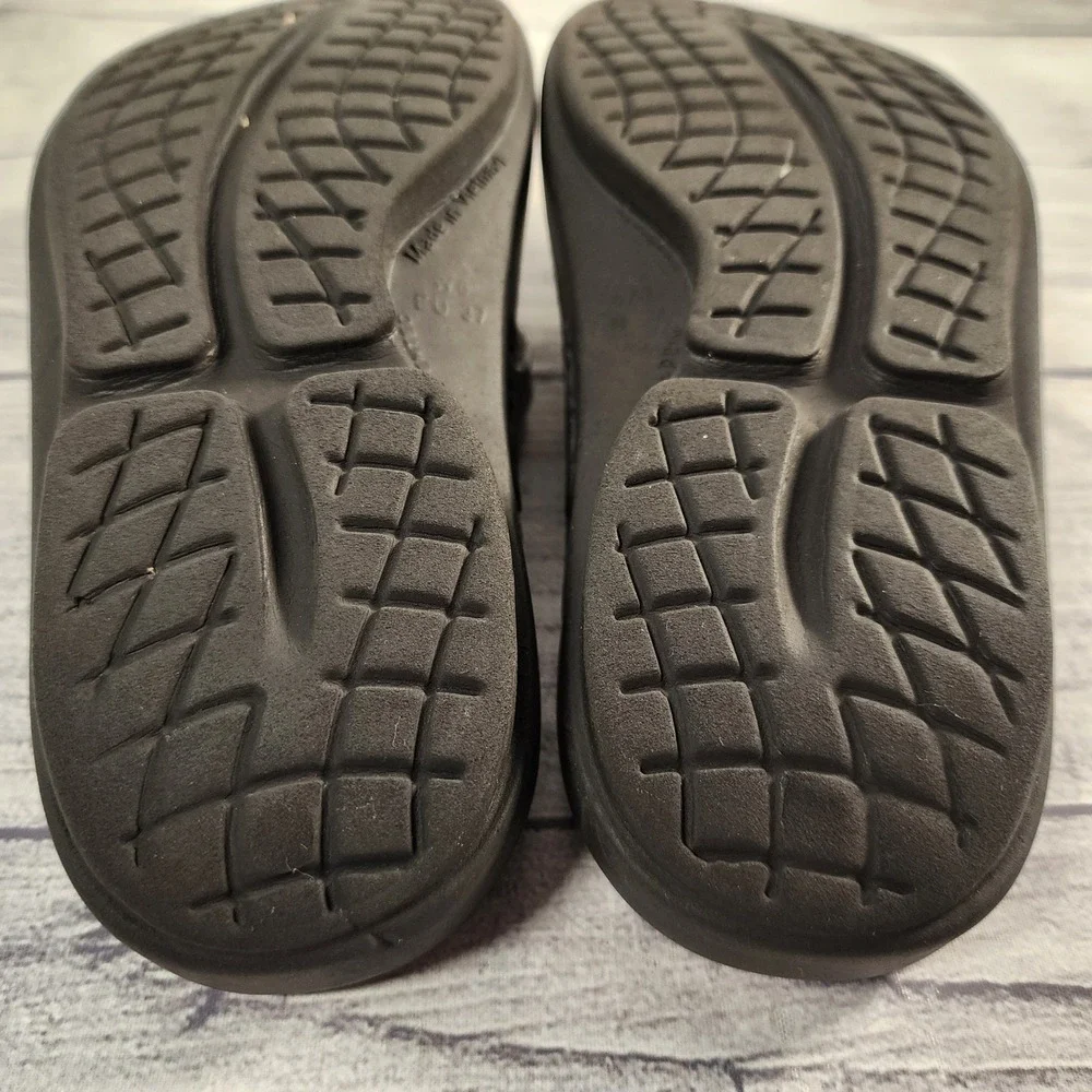 OOFOS OOriginal Recovery Sandals Womens 6 Black Thong Flip Flops